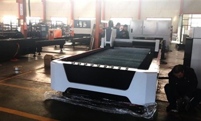 ファイバーレーザー切断機とCNCパンチングマシンの比較 ファイバーレーザー切断機の利点